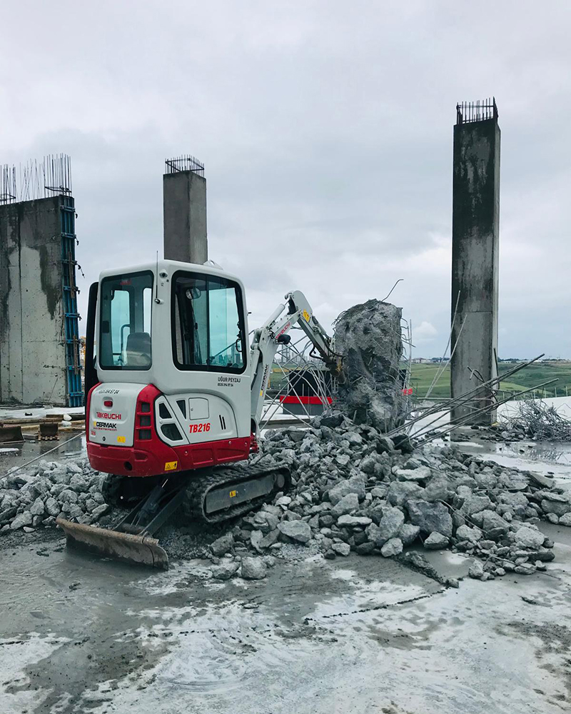 2 Ton Kırıcılı Kepçe